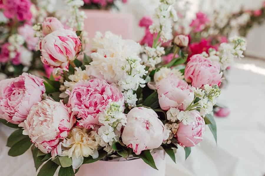 15 Wedding Flowers That Are Always in Season