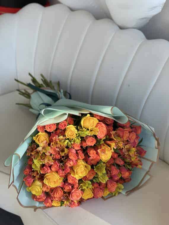 Radiant Spray Roses: Vibrant Bouquet for Every Occasion