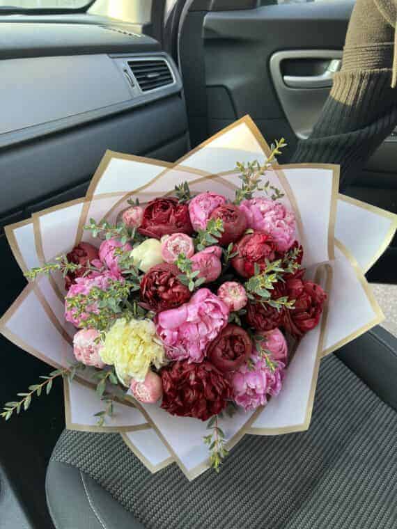 Luxurious Peony Bouquet - Vibrant Elegance for Any Occasion